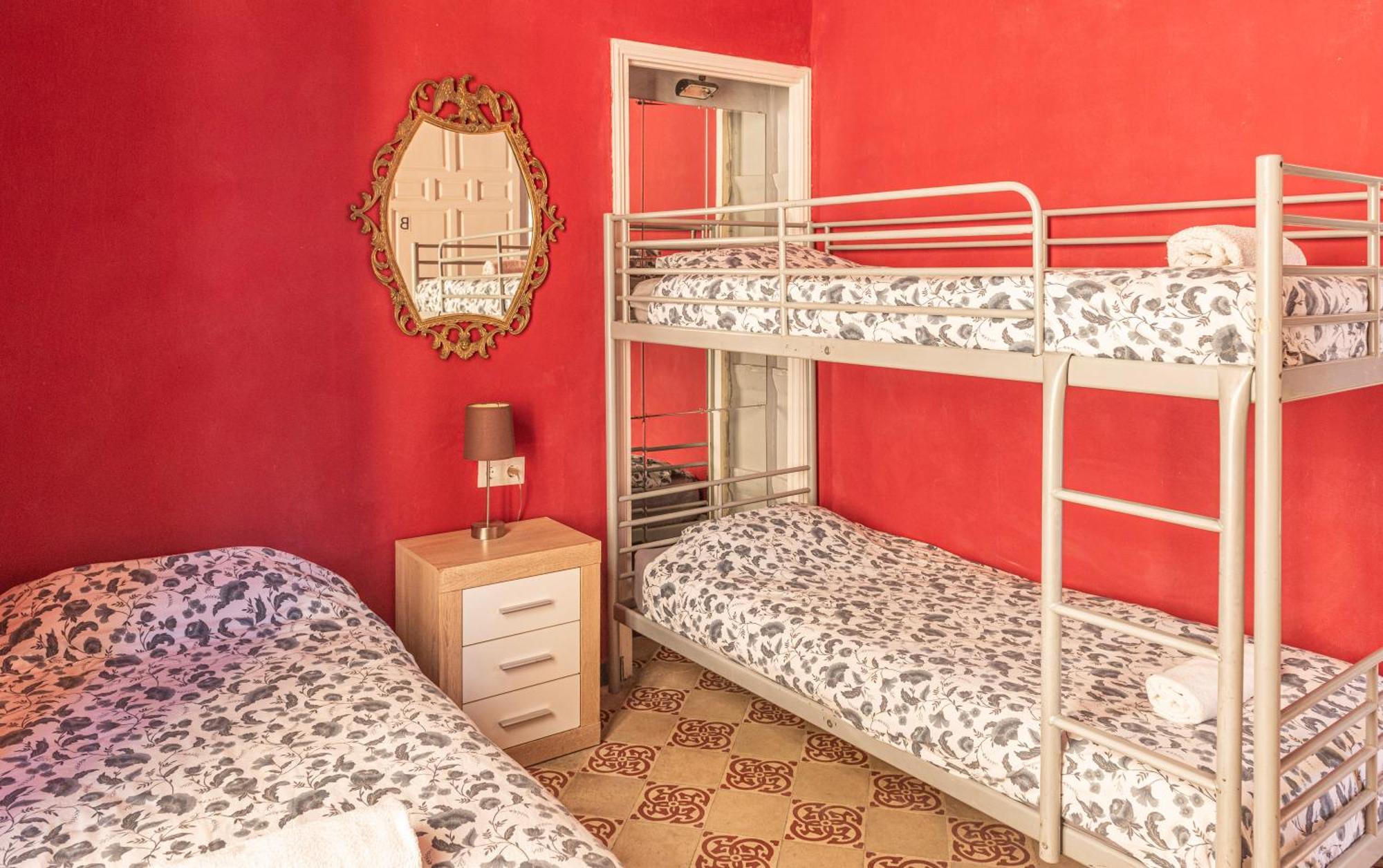 Private Rooms In Historic Building On The Square Малага Экстерьер фото