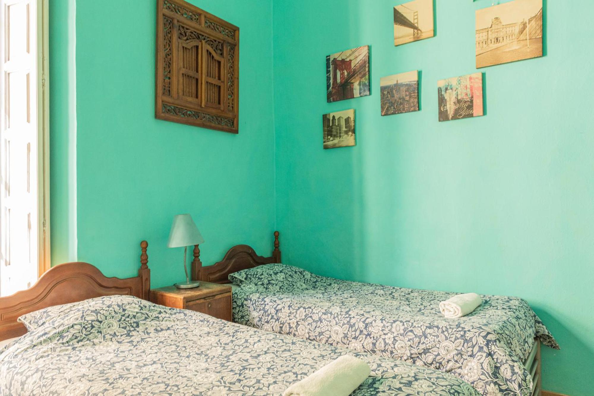 Private Rooms In Historic Building On The Square Малага Экстерьер фото