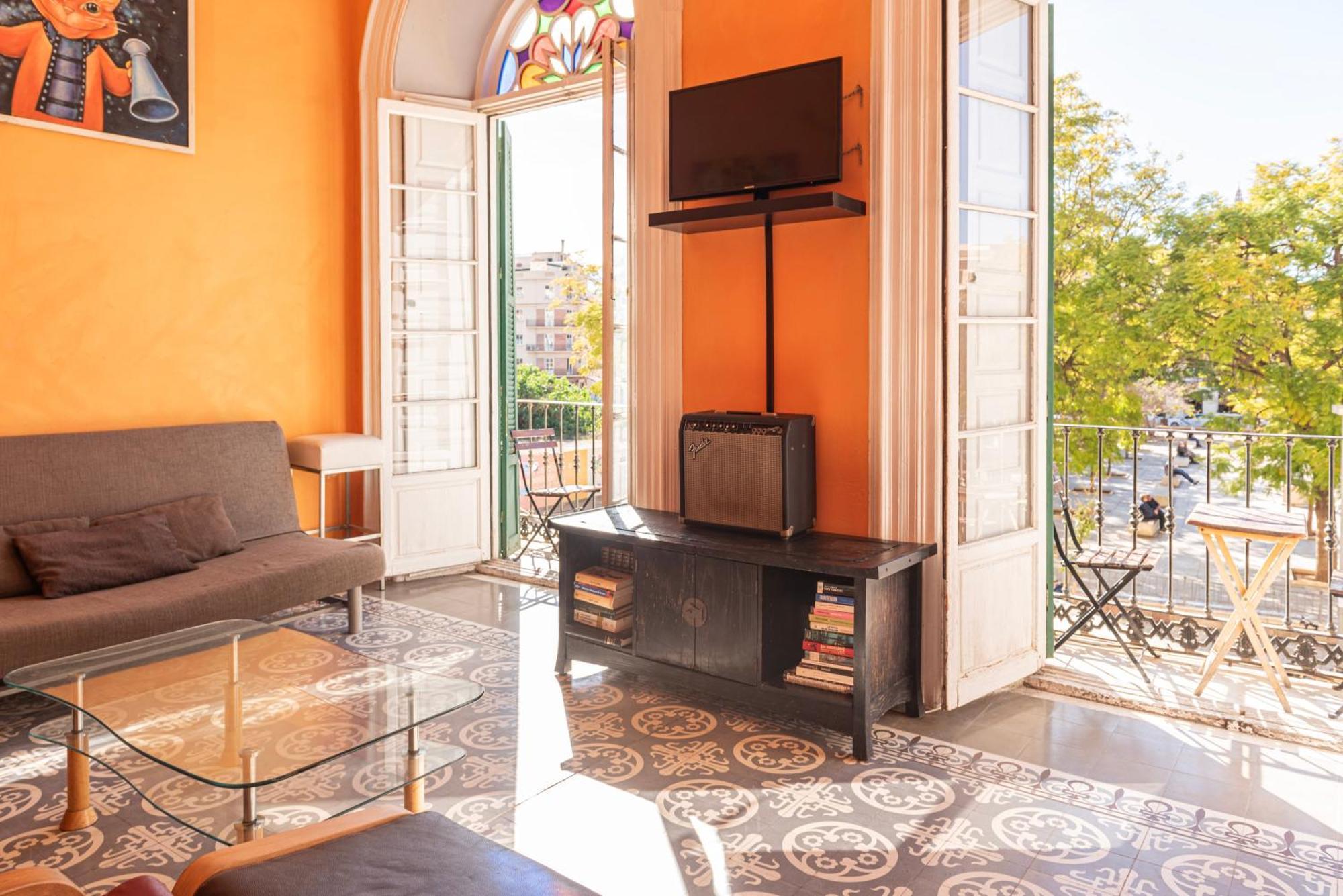 Private Rooms In Historic Building On The Square Малага Экстерьер фото
